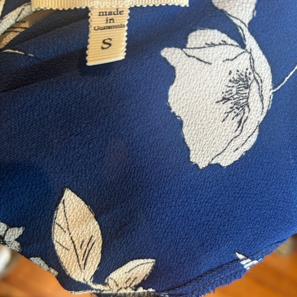 Blue and shite floral blouse Sz S Bell Sleeve Flounce - Picture 5 of 6